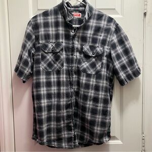 Wrangler Men's short-sleeve plaid Button Up shirt Medium